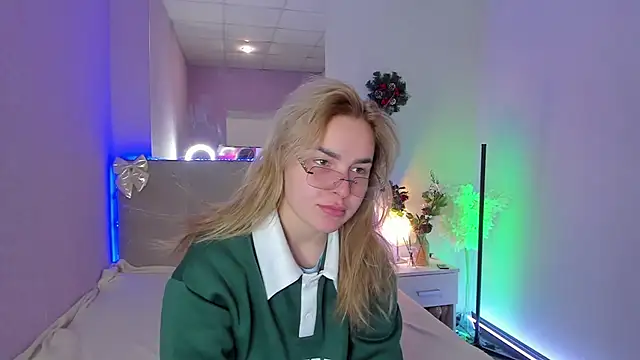 LunaHeadley online show from January 2026 01:15:01 PM