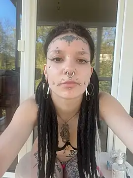 Snapshot of demonLamia chatting on April 2026 05:09:01 PM demonLamia online show from April 2026 05:09:01 PM