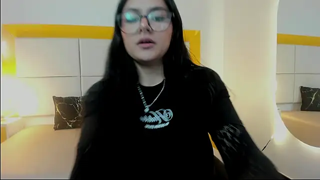 NiccolleHall online show from February 2026 01:35:02 PM