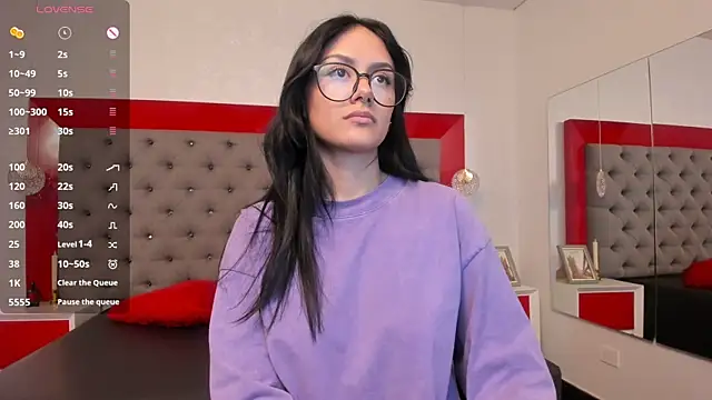 NiccolleHall online show from February 2026 01:10:01 PM