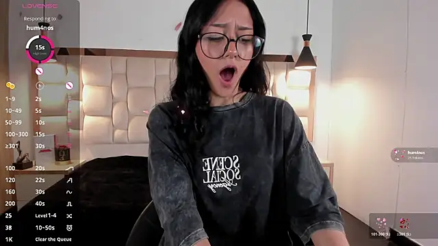 NiccolleHall online show from February 2026 07:47:01 PM