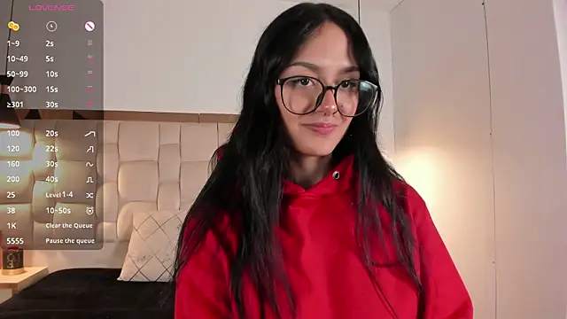 NiccolleHall online show from February 2026 01:00:01 PM