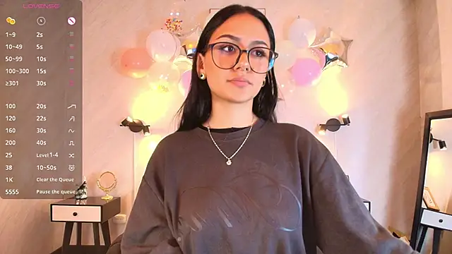 NiccolleHall online show from February 2026 01:41:02 PM