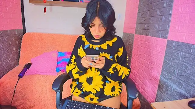 Snapshot of hotcakes_uwu chatting on May 2026 01:13:02 AM hotcakes uwu online show from May 2026 01:13:02 AM