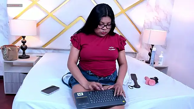 Kiri Black  online show from April 2026 04:07:02 AM