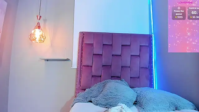 Scarlet Vixen  online show from March 2026 12:33:02 PM