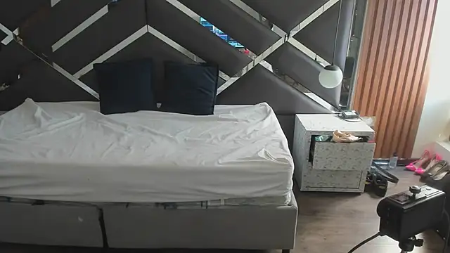 Ambarross  online show from March 2026 01:22:02 PM