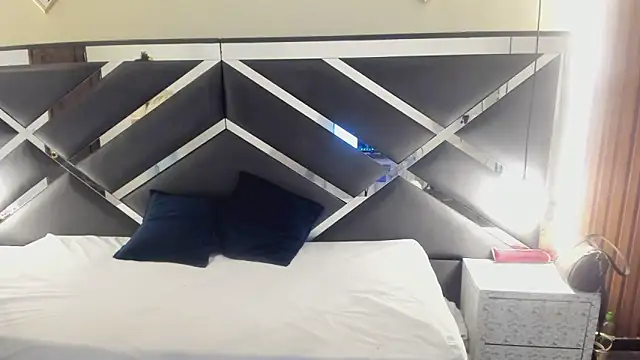 Ambarross  online show from March 2026 12:42:01 PM