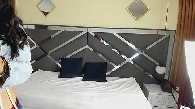 Snapshot of Ambarross_ chatting on February 2026 02:06:01 PM Ambarross online show from February 2026 02:06:01 PM