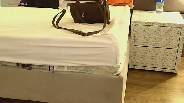 Ambarross  online show from March 2026 01:24:01 PM