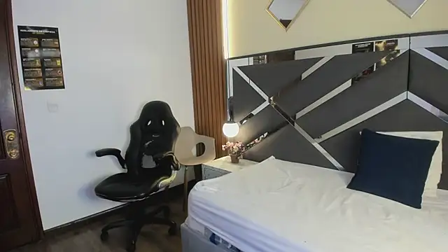 Ambarross  online show from April 2026 01:29:01 PM