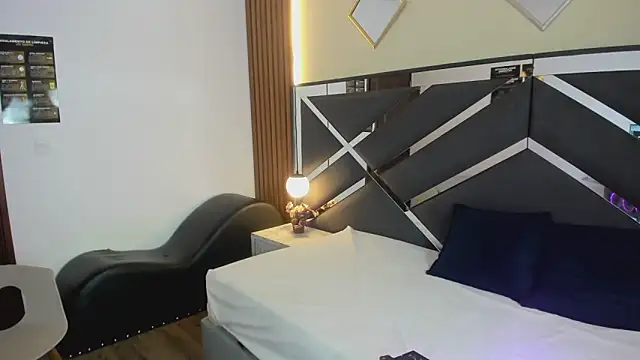 Ambarross  online show from March 2026 01:17:01 PM