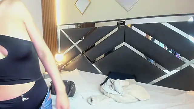 Ambarross  online show from March 2026 12:53:02 PM