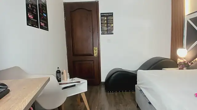 Ambarross  online show from March 2026 02:10:02 PM