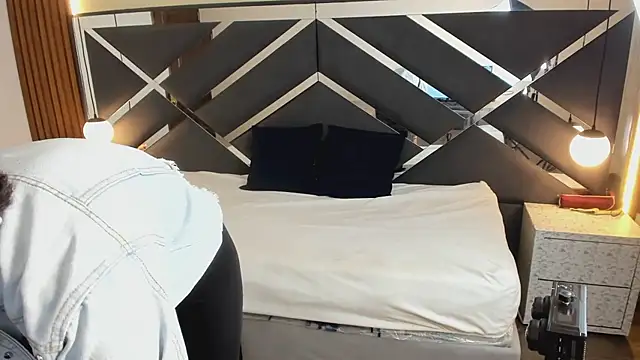 Ambarross  online show from March 2026 12:52:02 PM