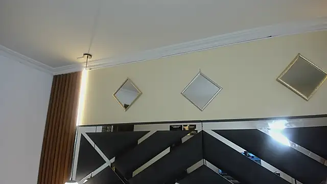 Ambarross  online show from April 2026 01:37:02 PM