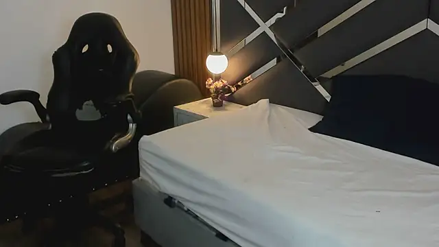 Ambarross  online show from March 2026 01:00:02 PM