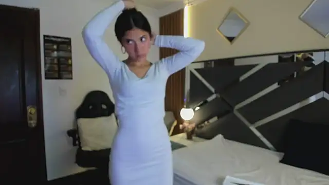 Ambarross  online show from April 2026 02:08:01 PM