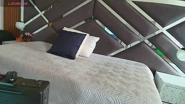 Ambarross  online show from June 2026 01:42:02 PM