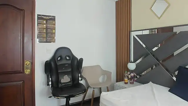 Ambarross  online show from March 2026 12:47:01 PM