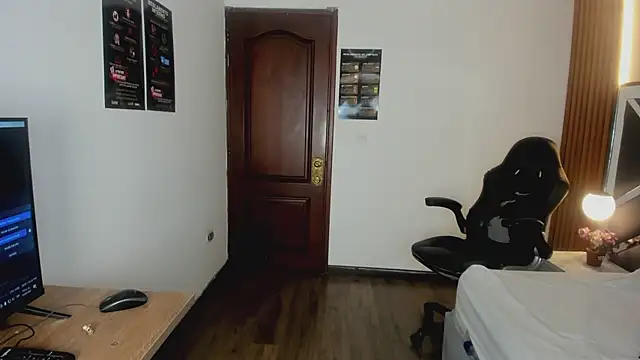 Ambarross  online show from April 2026 12:52:01 PM