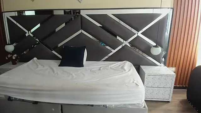 Ambarross  online show from April 2026 01:23:02 PM