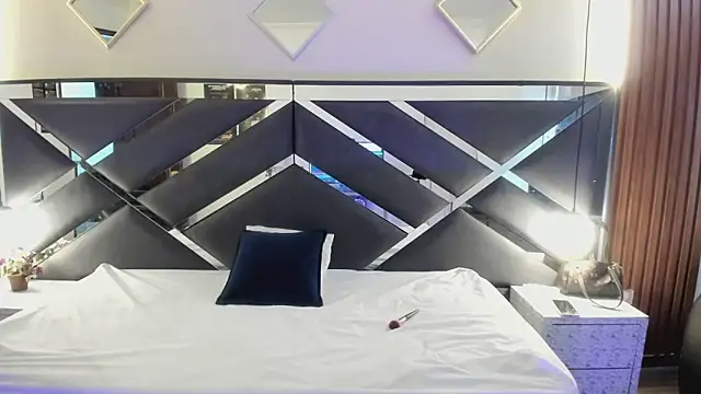 Ambarross  online show from April 2026 01:23:02 PM