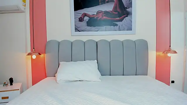 EmmaBoyd online show from January 2026 01:04:04 PM