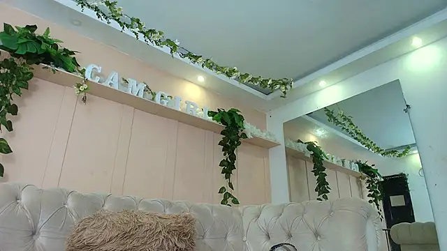 sofia laverde online show from April 2026 05:05:01 PM