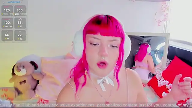 Snapshot of Tiny__Emmy_ chatting on June 2026 07:19:02 PM Tiny Emmy online show from June 2026 07:19:02 PM