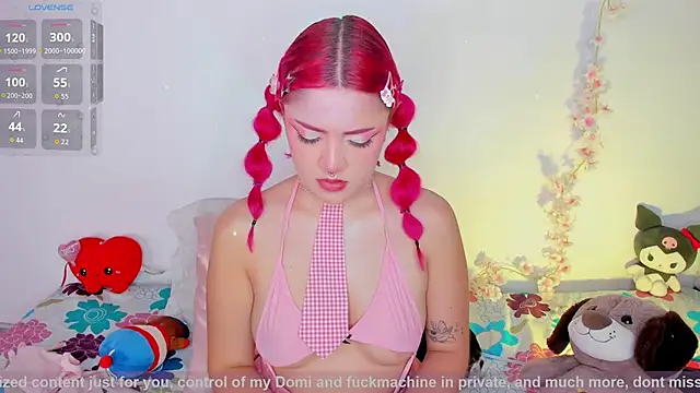 Snapshot of Tiny__Emmy_ chatting on May 2026 05:04:02 PM Tiny Emmy online show from May 2026 05:04:02 PM