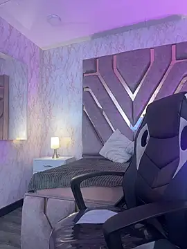 elodie rouge online show from April 2026 08:03:02 PM