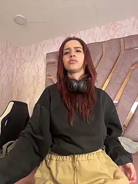 elodie rouge online show from April 2026 12:07:02 PM