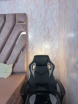 elodie rouge online show from February 2026 12:37:01 PM