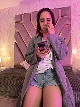 elodie rouge online show from April 2026 12:17:01 PM