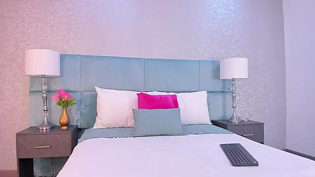 nela moretti online show from April 2026 01:36:01 PM