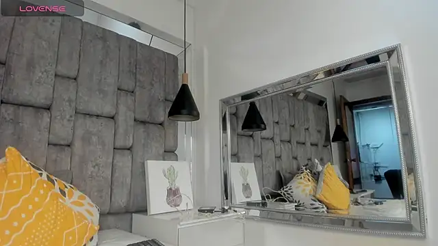 JenniQ69 online show from June 2026 05:12:02 PM