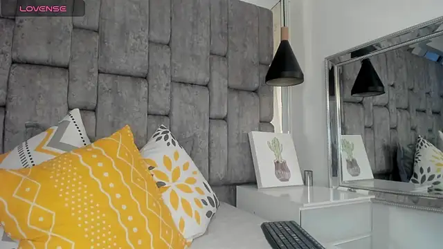 JenniQ69 online show from July 2026 08:31:01 PM