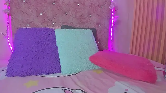 lovely  kiss   online show from March 2026 06:17:02 PM