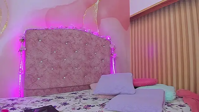 lovely  kiss   online show from March 2026 06:23:02 PM