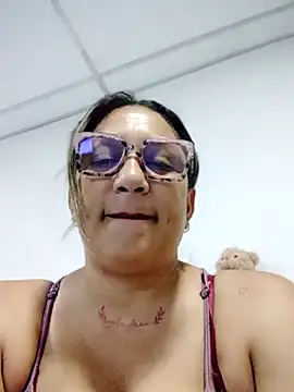 Snapshot of mariacarlota chatting on April 2026 03:24:01 PM mariacarlota online show from April 2026 03:24:01 PM