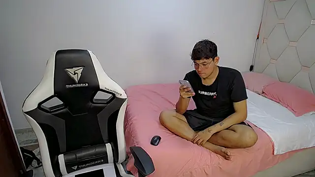 Maxwell boys online show from March 2026 03:10:01 AM