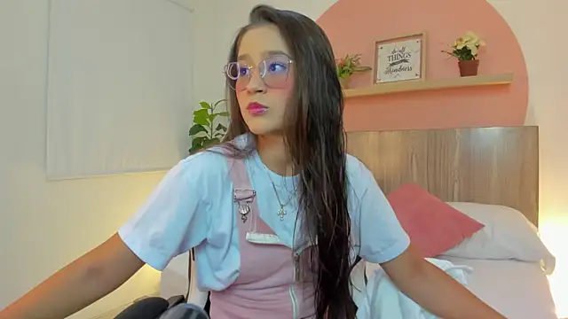 ivette swan online show from April 2026 07:19:01 PM