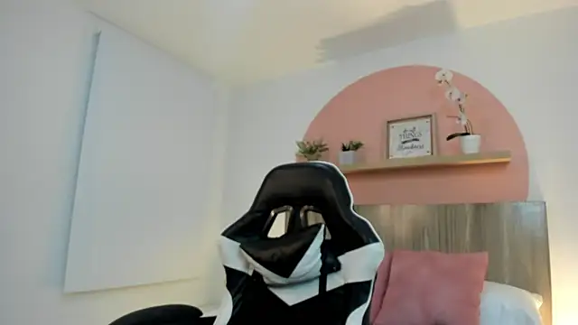 ivette swan online show from May 2026 07:56:02 PM
