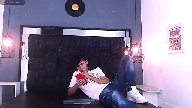 James And Kenet online show from February 2026 11:32:02 AM