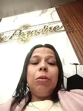 Snapshot of RossyAlvarez chatting on June 2026 05:18:02 AM RossyAlvarez online show from June 2026 05:18:02 AM