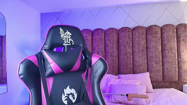 ShadowLune online show from March 2026 08:12:02 PM