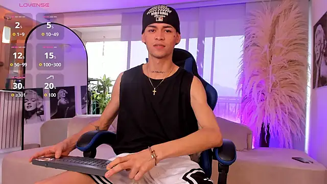 Snapshot of LennerCollins_ chatting on May 2026 12:48:02 PM LennerCollins online show from May 2026 12:48:02 PM