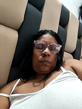 Zeyllyjhonson online show from April 2026 12:27:01 AM