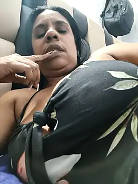 Zeyllyjhonson online show from April 2026 07:50:01 PM